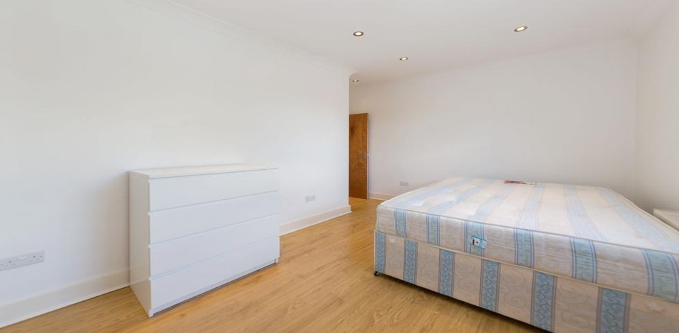 Stunning Sharers Apartment Melrose Avenue, Willesden Green